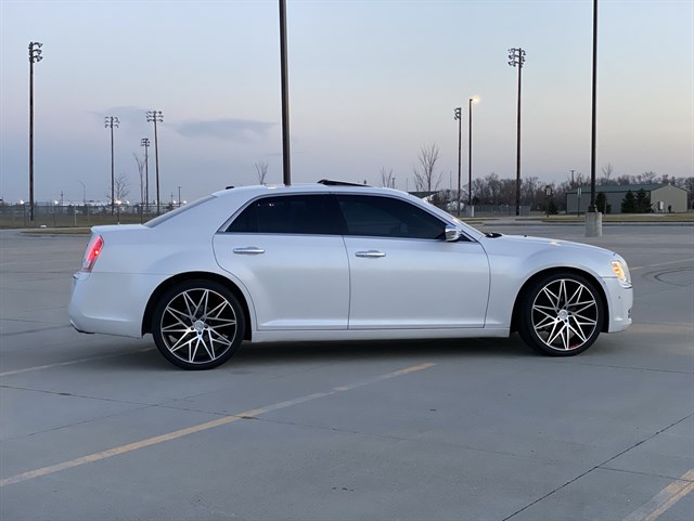 Chrysler 300 photo 13