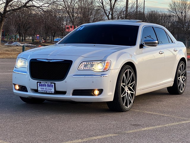 Chrysler 300 photo 2