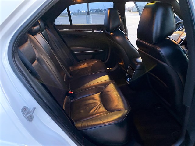 Chrysler 300 photo 18