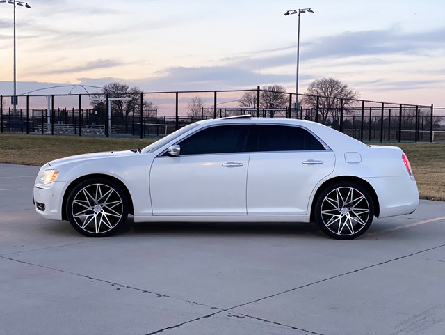 Chrysler 300 photo 9