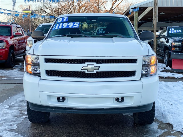 Chevrolet Silverado photo 2