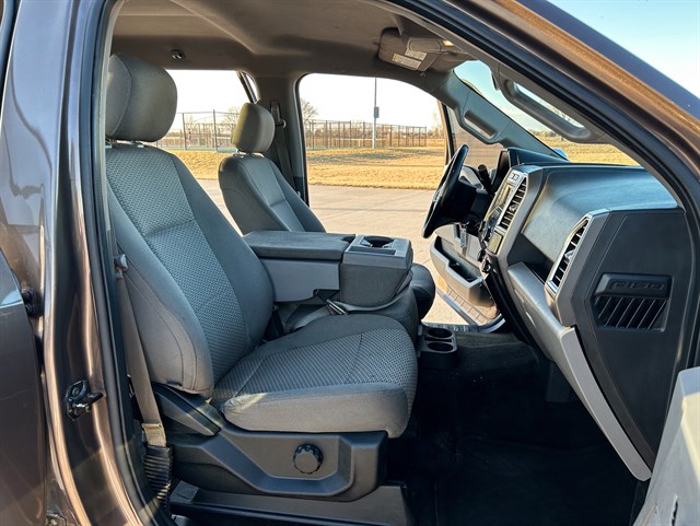 Ford F-150 photo 17
