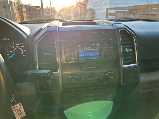 Ford F-150 photo 7