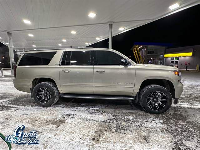 Chevrolet Suburban photo 18