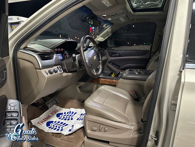 Chevrolet Suburban photo 8