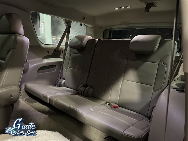 Chevrolet Suburban photo 10