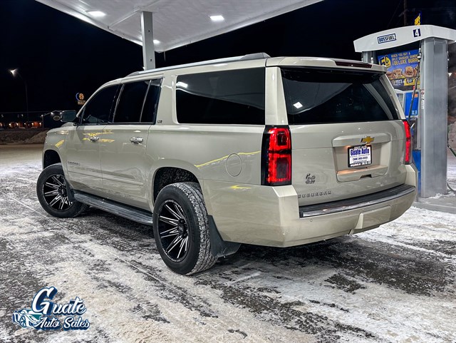 Chevrolet Suburban photo 13