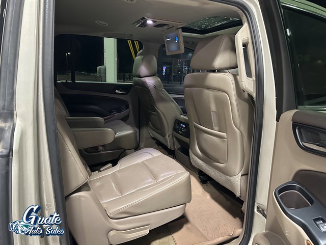 Chevrolet Suburban photo 19