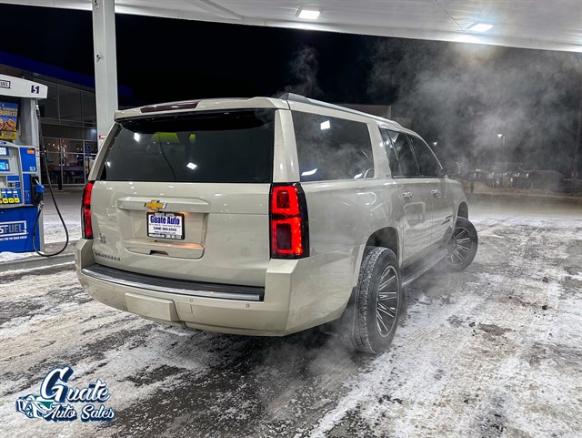Chevrolet Suburban photo 17