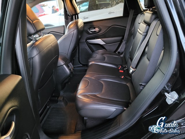 Jeep Cherokee photo 8