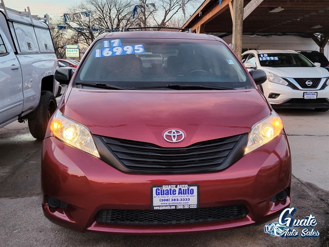 Toyota Sienna photo 2