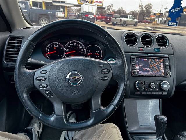 Nissan Altima photo 5