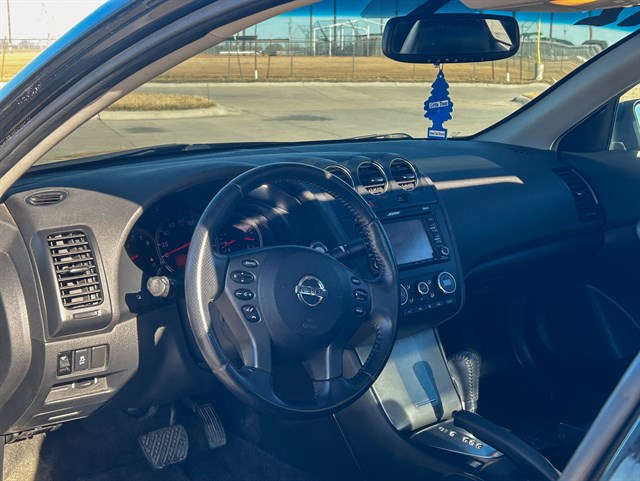 Nissan Altima photo 4