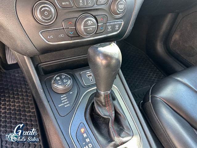 Jeep Cherokee photo 8