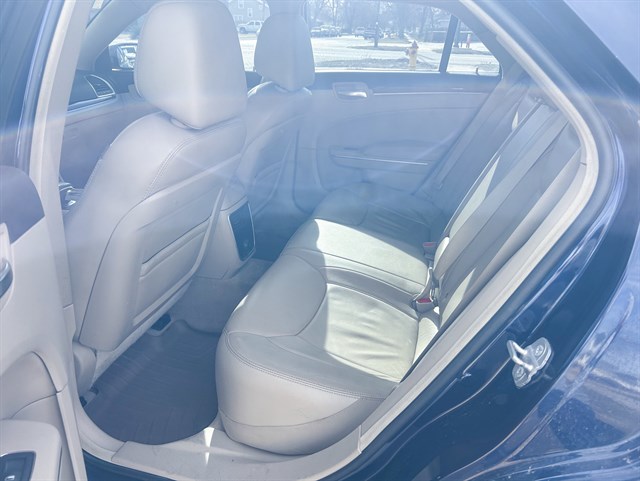 Chrysler 300 photo 16