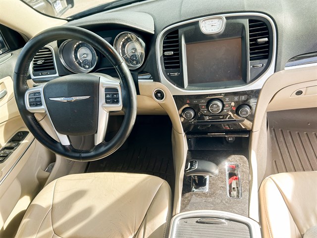 Chrysler 300 photo 4