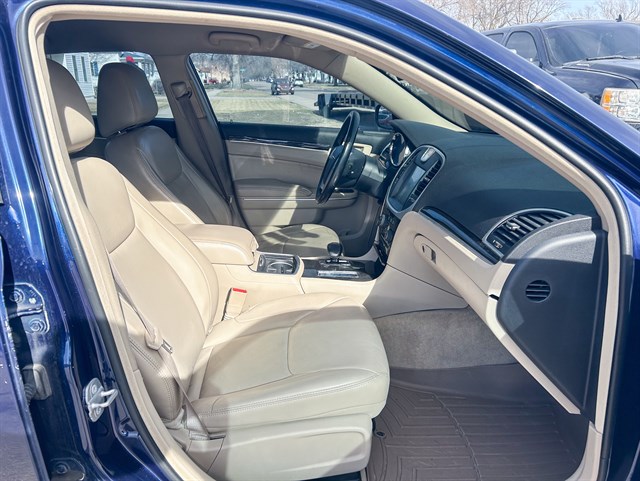 Chrysler 300 photo 18