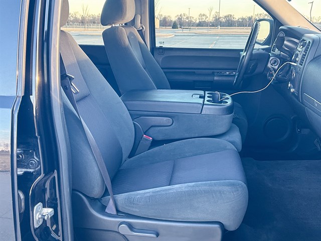 Chevrolet Silverado photo 16