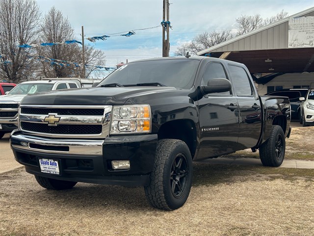 Chevrolet Silverado photo 3