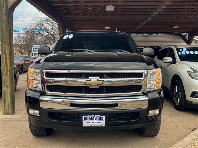 Chevrolet Silverado photo 2