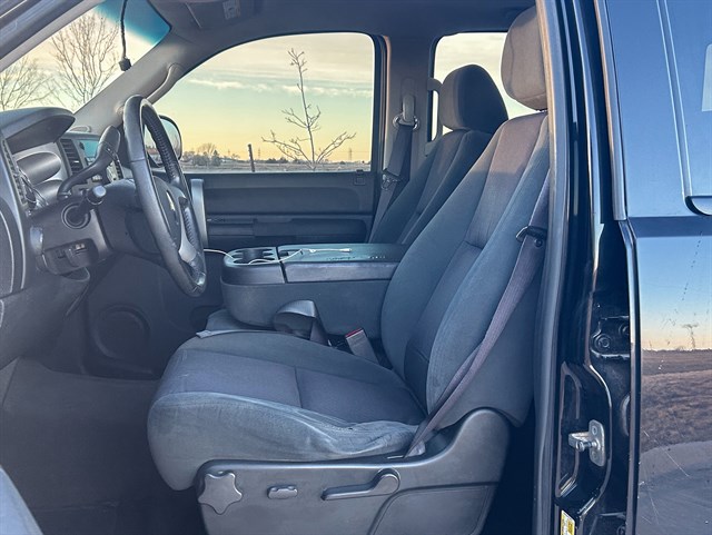 Chevrolet Silverado photo 13