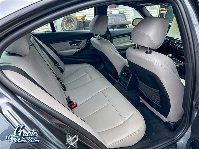 BMW 3 Series photo 13
