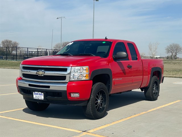 Chevrolet Silverado photo 3