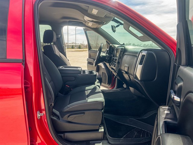 Chevrolet Silverado photo 19