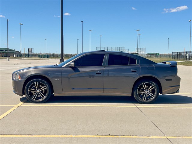 Dodge Charger photo 9