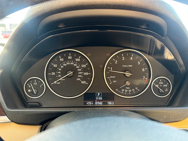 BMW 3 Series photo 5