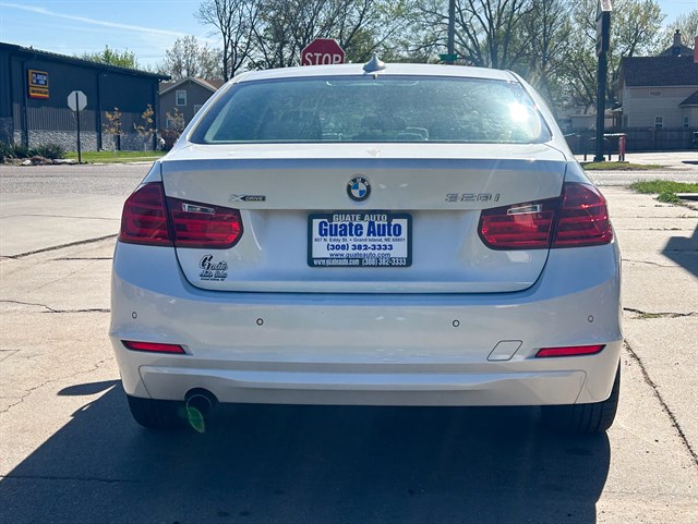 BMW 3 Series photo 10