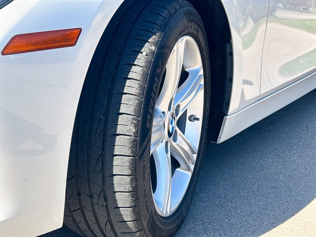 BMW 3 Series photo 17