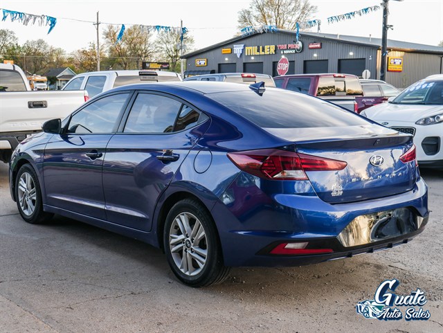 Hyundai Elantra photo 10