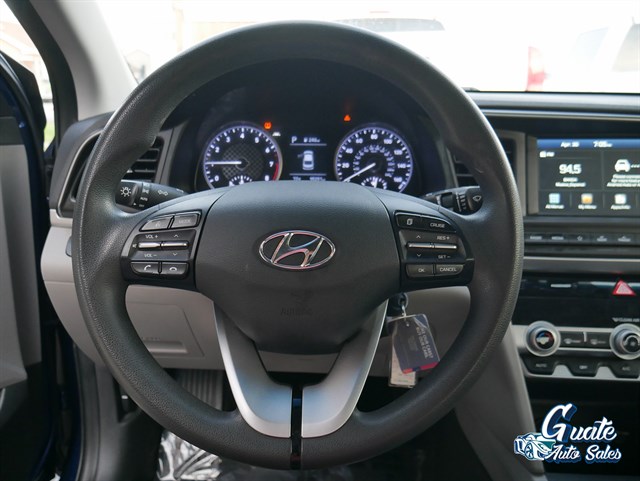 Hyundai Elantra photo 7