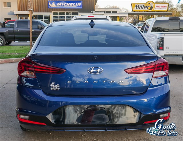Hyundai Elantra photo 11