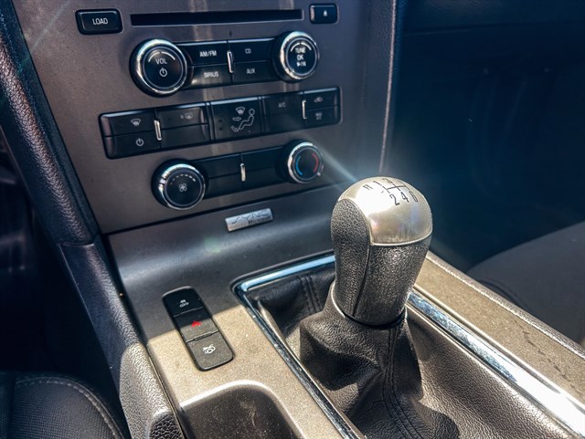 Ford Mustang photo 8