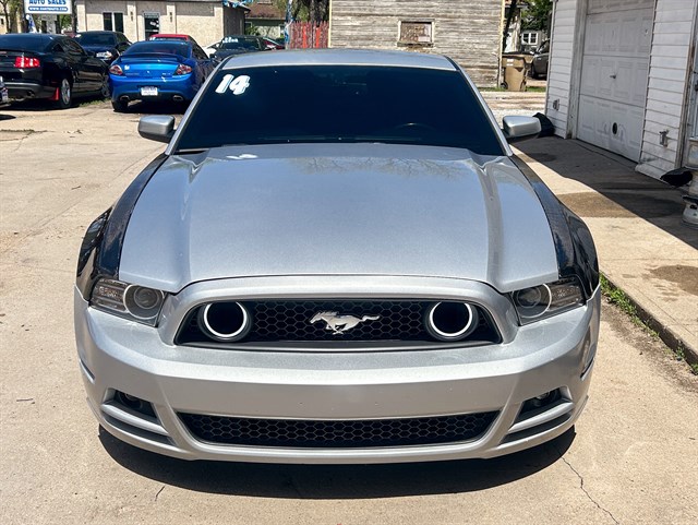 Ford Mustang photo 2