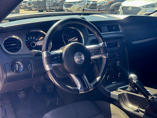 Ford Mustang photo 4