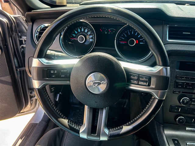Ford Mustang photo 5