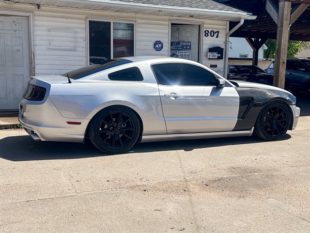 Ford Mustang photo 12