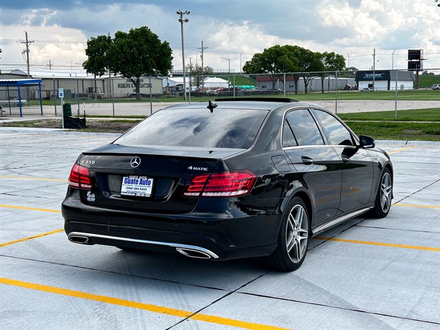 Mercedes-Benz E-Class photo 13