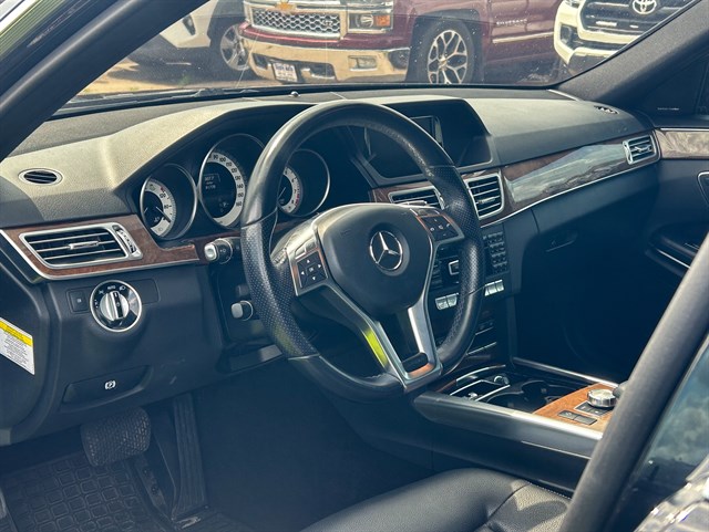 Mercedes-Benz E-Class photo 4