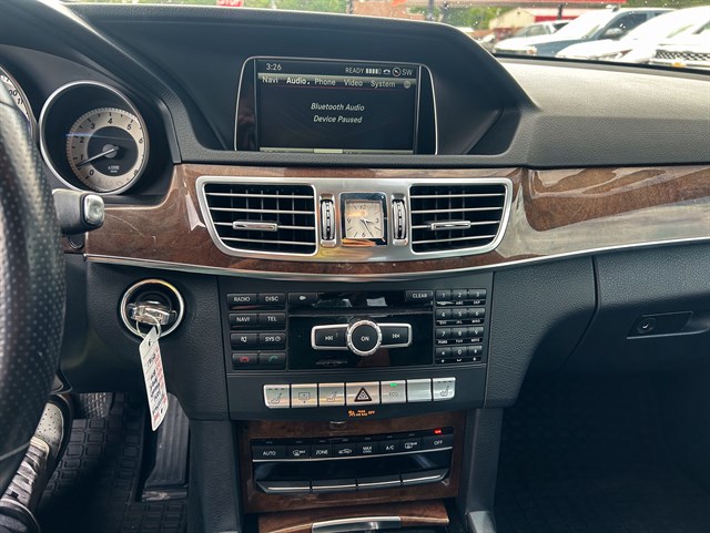 Mercedes-Benz E-Class photo 7