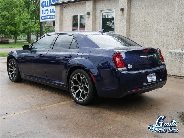 Chrysler 300 photo 8