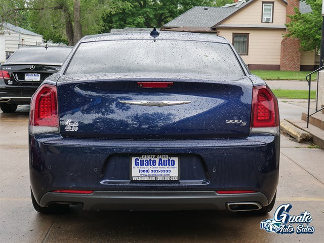 Chrysler 300 photo 9