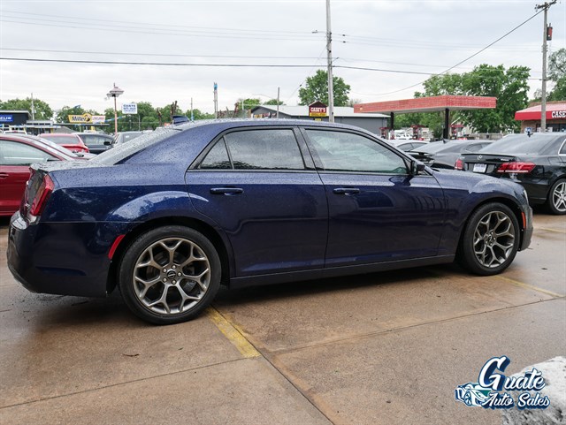 Chrysler 300 photo 11
