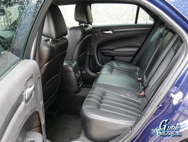 Chrysler 300 photo 7
