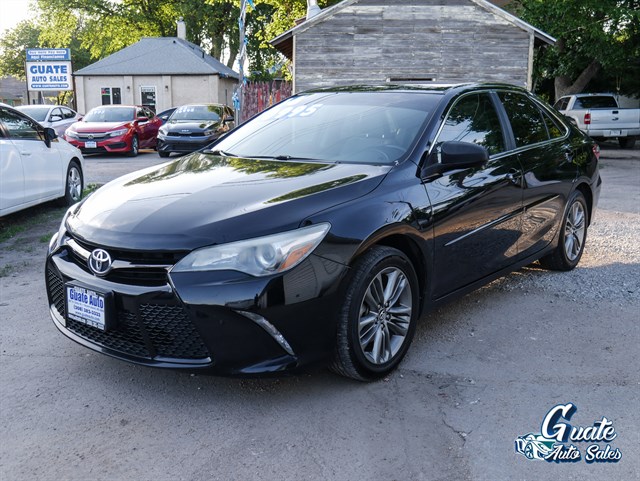 Toyota Camry photo 3