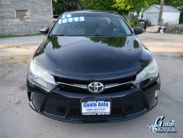 Toyota Camry photo 2
