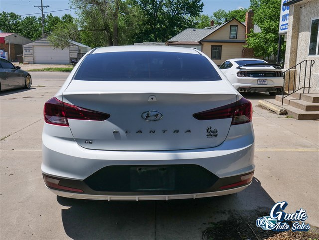 Hyundai Elantra photo 9